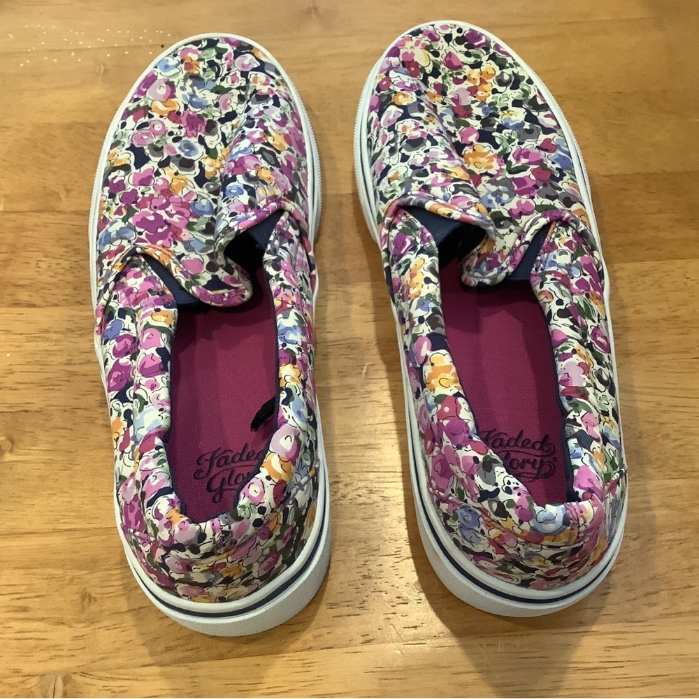 Faded Glory Slip On Canvas Shoes Size 7 Floral Print Twin Gore Round Closed Toe - Picture 8 of 10